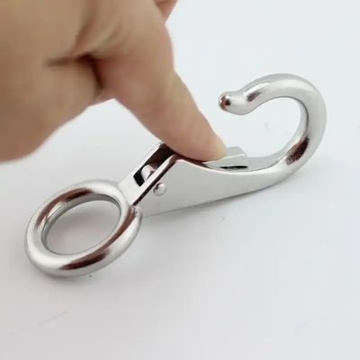 Dobra cena. Narzędzia morskie SS304/316 Trwałe ustawione okiem Bolt Snap Hook z polerowaną wykończeniem w Internecie