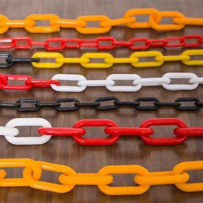 Dobra cena. 6mm PE Ostrzeżenie drogowe Plastyczny łańcuch barierowy z wysoką widocznością dla bezpieczeństwa drogowego i dostosowywalny rozmiar w Internecie